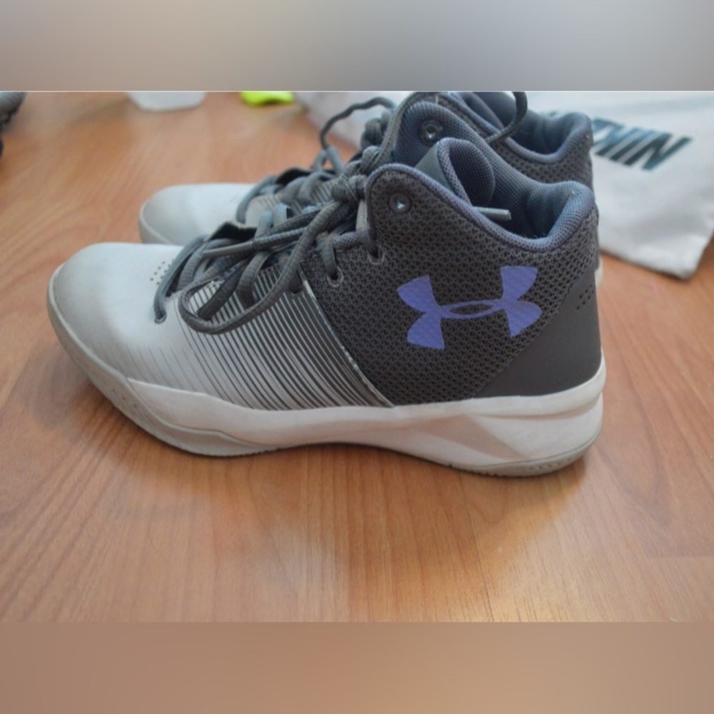 UNDERARMOUR GIRLS BASKETBALL SHOES/SNEAKERS